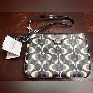 NWT Coach Peyton Dream C Small Wristlet Black White/White